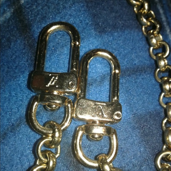 Authentic Luis Vuitton monogram pouch and LV chain totally authentic the chain - Picture 7 of 17